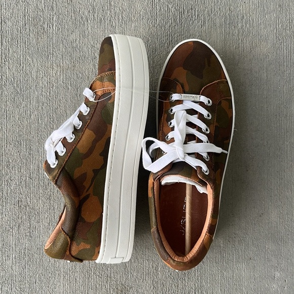 NEW J/Slides Platform Camo Sneakers - Picture 4 of 5